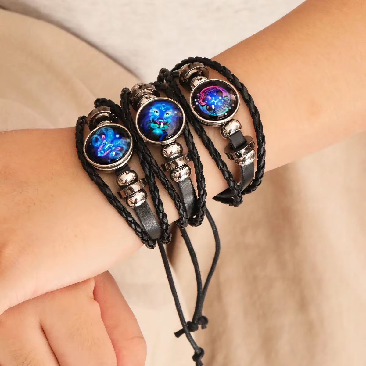 Pulsera de Cuero con Signo Zodiacal Luminoso
